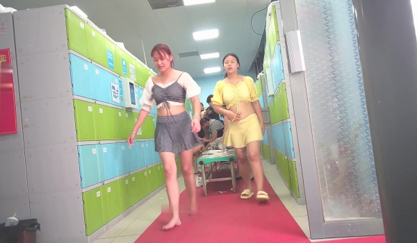 4K原版！水上乐园换衣间！偶遇高中嫩妹换衣服，小粉乳粉穴毛格外的清纯诱惑