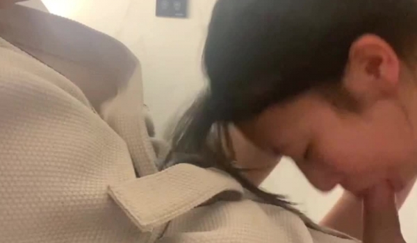 极品颜值反差骚婊学生妹『楼梯女계단녀』在楼梯 停车场抠逼自慰 酒店被金主各种姿势爆操，如玉般的身