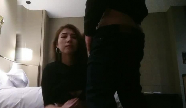 胖男探花约了个黑衣少妇TP啪啪口交后入大力猛操搞了两炮呻吟娇喘非常诱人