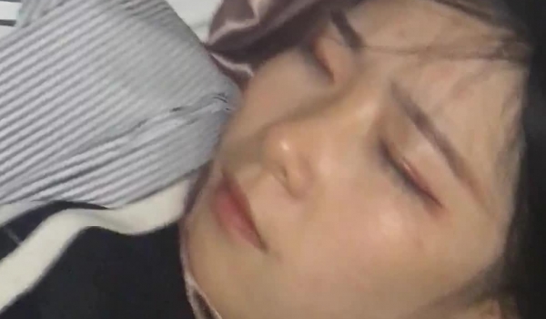 重磅福利百度云泄密流出重庆房地产女销售梁K琳吃宵夜被客户灌醉迷干颜射脸上