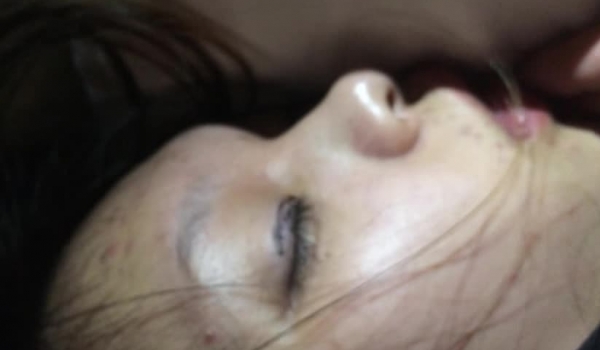 【经典MJ推荐】广东某电子厂上班的93年妹子李馨死猪般躺床上被男友迷玩翻眼流出