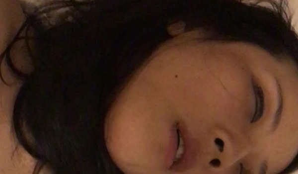 灌醉身材丰满的熟女大嫂各种姿势玩她的大肥鲍