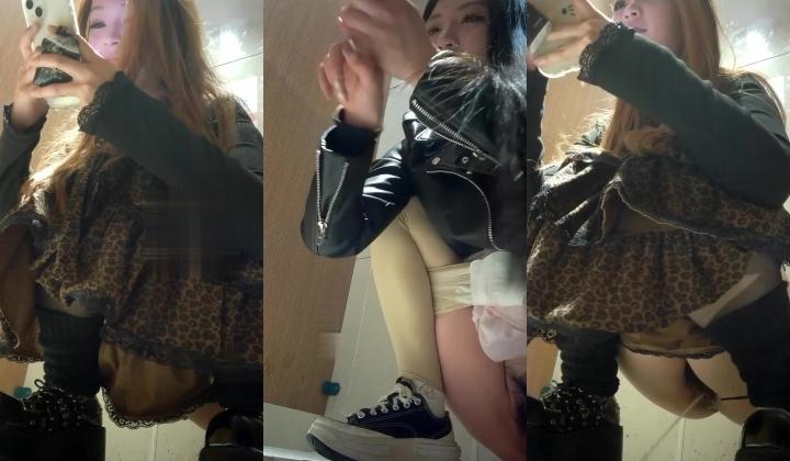 酒吧女厕前景高清偷拍 ️黑丝白丝美女尿尿皮衣美女喝高了扣喉表情难受