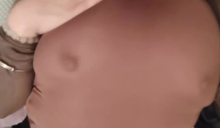 【抖音福利】大奶熟女，【沐颖】，极品纯天然美乳，粉穴白浆流出特写，姐姐真是个浪荡的淫妇