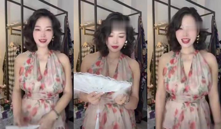 抖音极品熟女【蓝姐姐】隔壁精致的阿姨，道具自慰，大尺度掰逼展示，喜欢靓熟女的不可错过