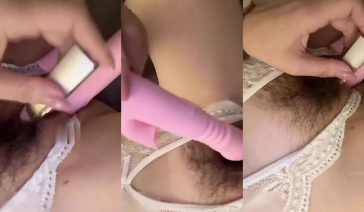 抖音极品熟女【蓝姐姐】隔壁精致的阿姨，道具自慰，大尺度掰逼展示，喜欢靓熟女的不可错过