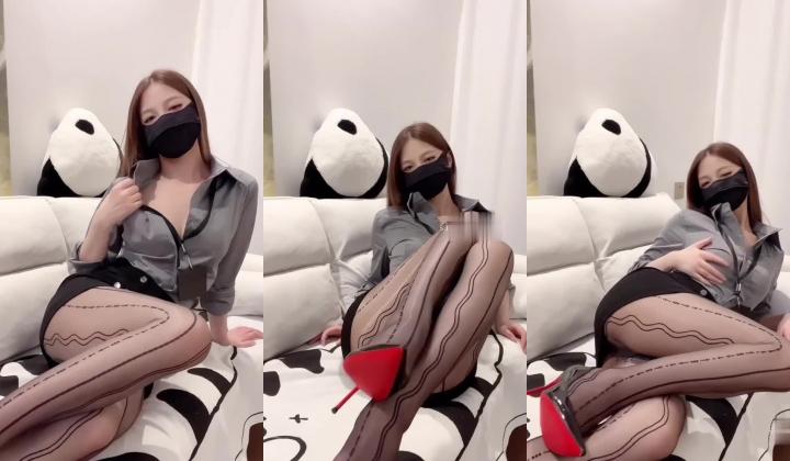 【花椒福利】极品黑丝丝袜高跟妹子【viv】和榜一大哥之间的私密被曝光