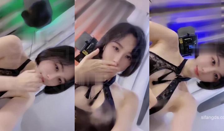 【抖音泄密】，反差大学生【冰糖炖橙子】，顶级颜值身材 一对一自慰+露点最大尺度