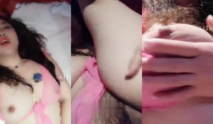【最新重磅泄密】未曾流出，老牌网黄熟女，肚皮舞老师【柏欣彤】定制，脸穴同框紫薇裸舞啪啪，她是真骚