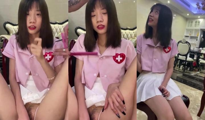 最强露脸反差少女【草莓猫咪】门槛福利，筷子大长腿，啪啪、自慰、裸舞