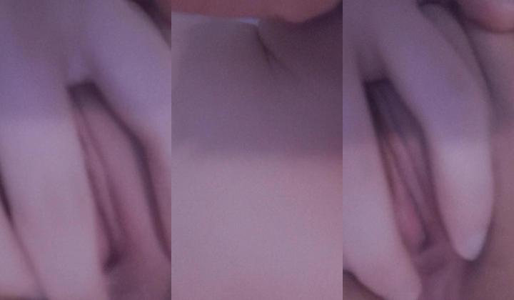土豪重金定制，超反差清纯美少女给大神做任务，白虎超嫩私处水晶棒深插入