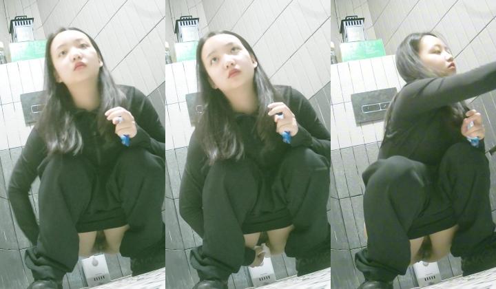 真实偷拍女公厕超多小姐姐方便，脸鲍同框，有美女