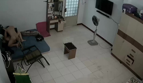 黑客破解家庭网络摄像头监控偷拍 男子面对美娇妻欲求不满 一个月干了9次