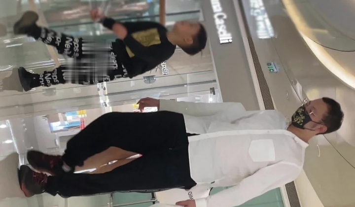 大神偷拍美女裙底风光极品水蛇腰蜜桃臀包臀裙大美女 ️极品肉丝高跟漂亮少妇