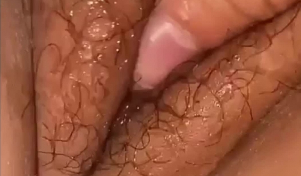 《姐弟乱伦》青春期的弟弟下药强奸刚刚离婚风韵犹存的姐姐