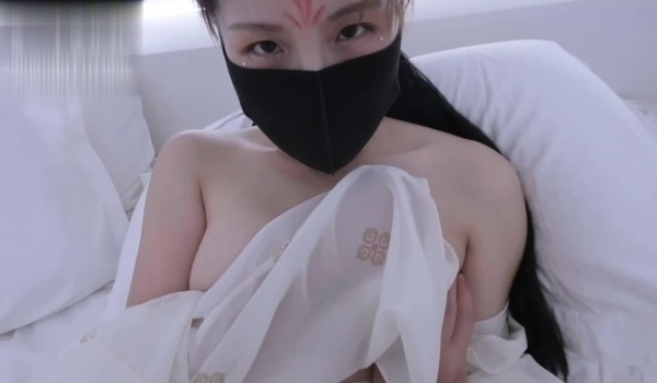 樱花小猫 古装极致户外漏出，摄影师被撩的受不了直接开干