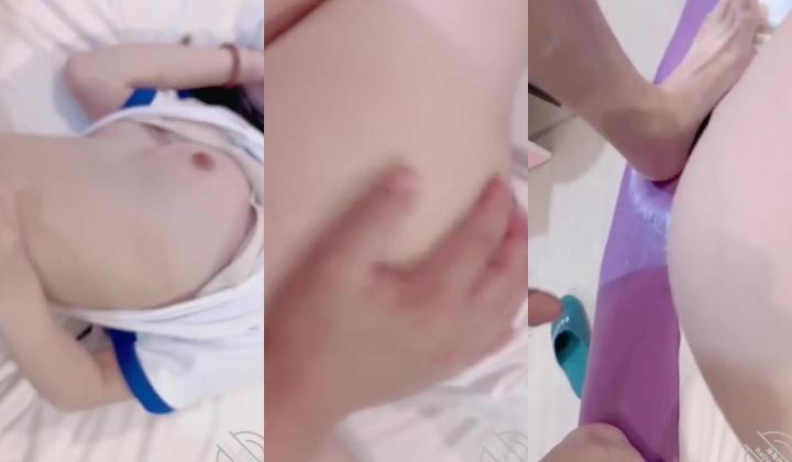 海角父女乱伦【邋遢大叔与女儿的故事】 付费视频合集，去学校猛操白虎女儿 用手把女儿扣到喷精 抱起