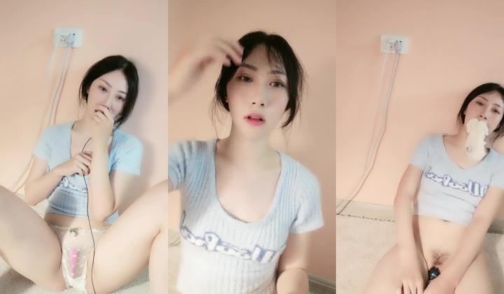 极品御姐【一口芝士】骚逼奇痒，直播大秀自慰，淫欲诱惑狼友，嫩逼掰开观看，叫春饥渴啊！