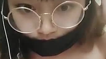 手机直播超大巨乳眼镜萌妹子全裸漏奶漏逼秀