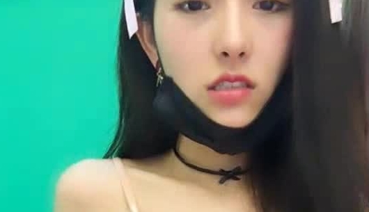 小姐姐平台很火的极品美女贝贝直播间来了她闺蜜 闺蜜也很漂亮 跳蛋插穴自慰