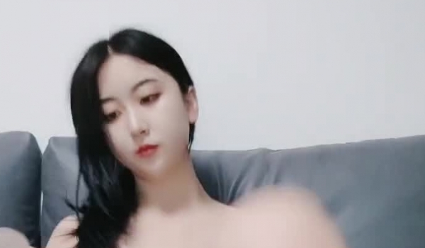 绝对极品！身材爆炸，E罩杯白嫩美乳，往上视角插骚穴，包臀毛线露奶装，让人欲罢不能
