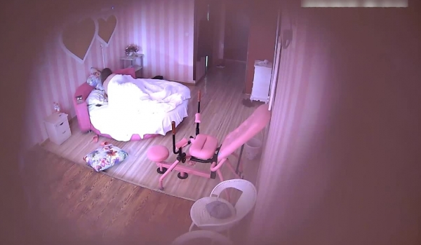 性感黑丝短裙美女销售员为了业绩下班和客户酒店啪啪被偷拍,丰满肥臀狠狠爆操,干完后2人赶紧离开!