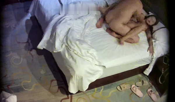 酒店偷拍，少妇偷情，壮汉狂草后入圆润大屁股，有几分姿色没少干