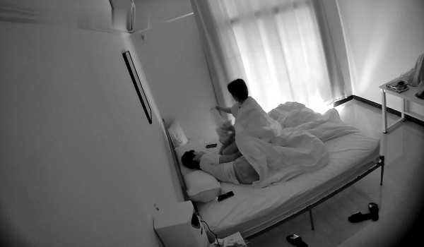 酒店偷拍 ️高颜小处女和处男男友假期开房偷尝禁果 一块摸索第一次性爱稀有
