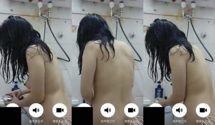 ️【姐弟乱伦】，10万粉玩姐大神【真实姐弟乱伦历程】钻石贴，一镜到底，短窄的沙发上内射了亲姐的骚