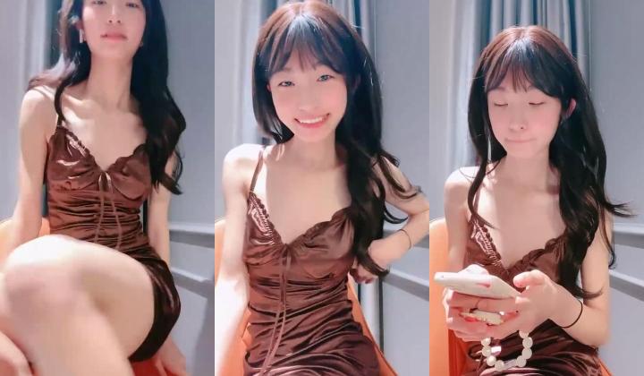 一脸无辜清纯样，【纹崽酱】，学生校花!，超级美胸 宿舍~酒店~道具自慰喷水!，嫩妹控不要错过