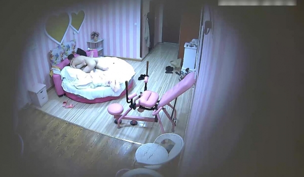 酒店偷拍时尚性感的长发美女课余时间和帅学长开房啪啪,看2人的态度应该不止一次操逼了,美女胸大又漂亮.