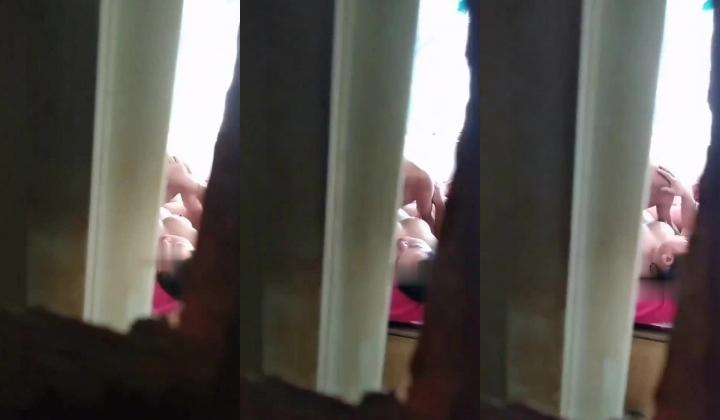 大神偷听小王子 ️ 酒店门缝偷拍情侣做爱女友被操多次高潮大声淫叫体验别样的偷窥快感