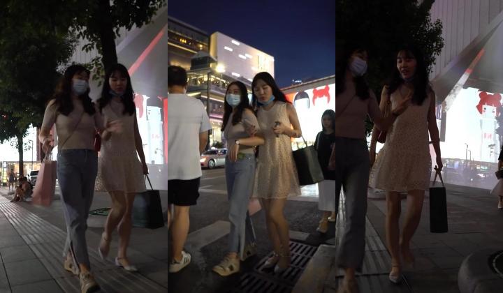 YC商场系列：白纱裙银高跟丽人弯腰时透明内露出屁股缝和几根毛