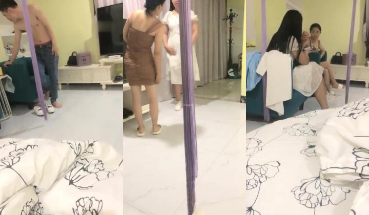 最新的情侣交换，【双飞男女】，两个小少妇的难忘一夜，酒店开房，互换伴侣，轮流换着玩，淫乱场景看了