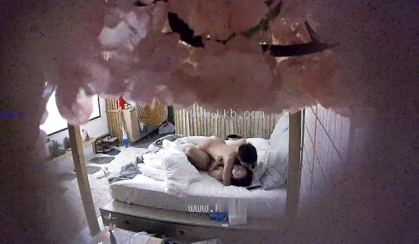 酒店偷拍 ️羞涩的精日情侣的次元情趣内衣啪啪秀