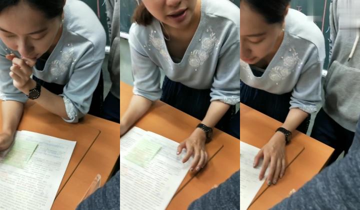 超硬核抄底领口偷拍美女老师 诱人窄内香臀 低胸美乳大饱眼福 满脑子都是老师色色的身体