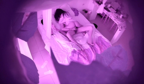 【酒店偷拍】，屌下肤白貌美 续集 69式 ，漂亮校花被舔的飘飘欲仙，激情爆操呻吟诱人