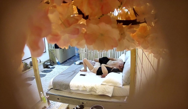 【酒店实录】纹身大哥和气质美女深夜床笫之欢 偷情男友看来不是第一次了 少妇很有味道，赞！
