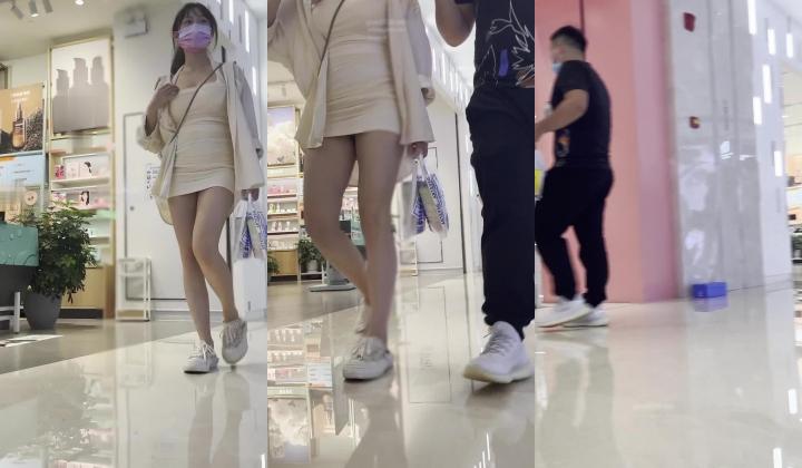 大神商场尾随偷拍 ️美女裙底风光超级极品黄色包臀裙美女透明内内漏鲍鱼