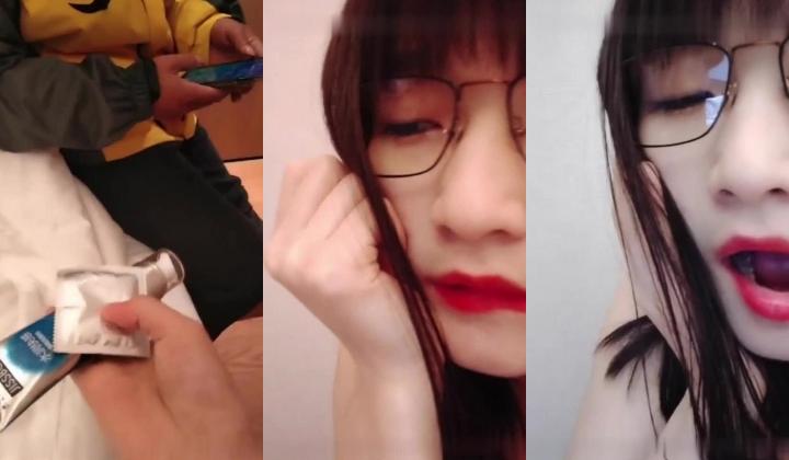 样子淫骚的大二眼镜妹用性用品诱惑憨厚老实的外卖小哥抵挡不住诱惑啪啪口爆吞精