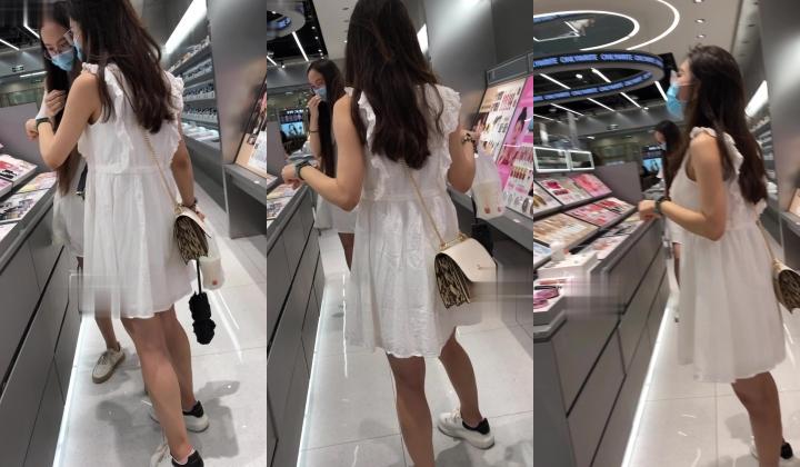 大神一路走一路抄底多位黑丝美女全是漂亮的小姐姐