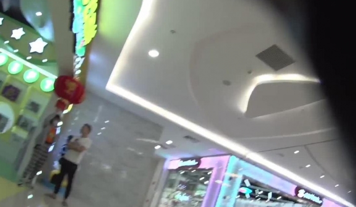 最新流出 裙底街拍大神苦行僧专业近距离偷拍原创