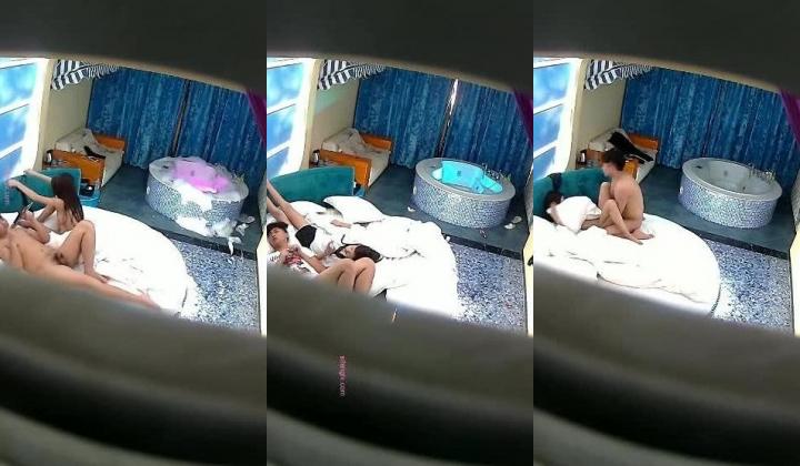 和高颜值女神级漂亮女友浴缸主题酒店开房 一晚上操了5次真是猛 从浴缸啪到床上 什么69姿势都用上
