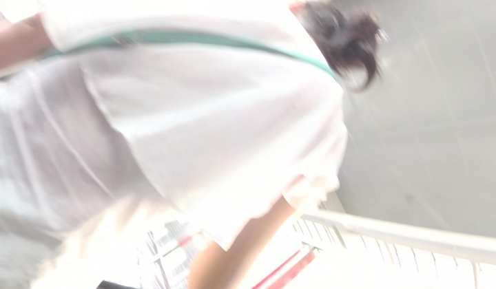 北京地铁商圈CD系列2，掀裙被小姐姐发现差点被打手，大神不怕还继续拍
