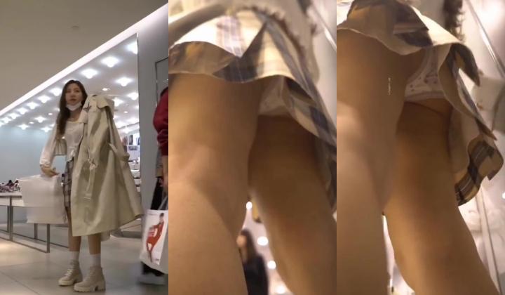 商城偷窥短裙美少女 白色透明蕾丝骚内内包着白皙肥股很诱惑