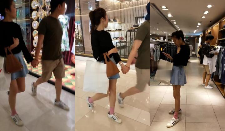 商场电梯当着小美女情侣的面伸进裙底开闪偷拍透明纱网内裤,性感诱人的白屁屁和阴沟差点没忍住摸一把