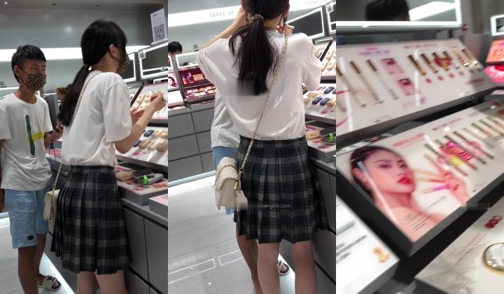 漂亮小姐姐较多的服饰店步行街4K抄底好多嫩妹亮点多多透明内丁字内尿黄内带血内骆驼齿内眼花缭乱