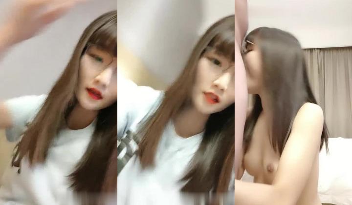 极品萝莉靓妹『大二学妹』勾引送药的美团小哥激情啪啪 无套猛操很爽 多姿势爆操 内射中出浪穴 高清