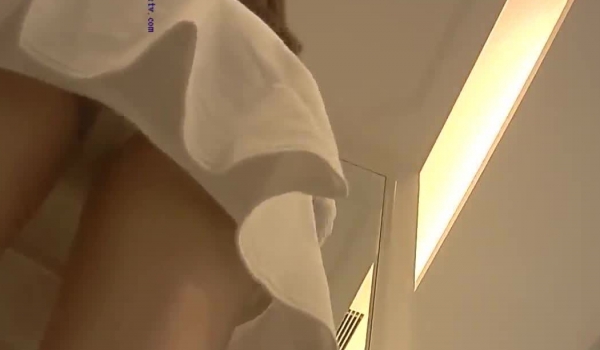 商业街抄底几个不错的小美女 还有一位极品黑丝小姐姐