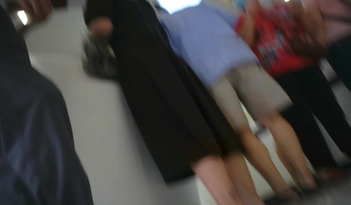 大神潜入服务中心抄底多位来办事的美少妇 各种各样的骚内让你大开眼界